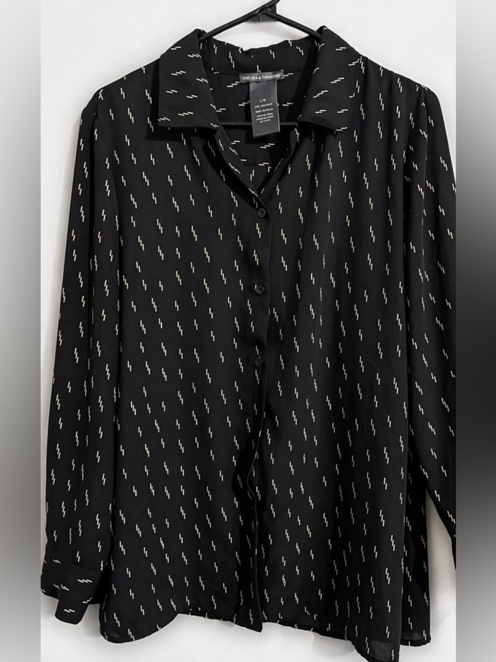 Chelsea & Theodore Black Printed Button-Up Blouse Size L